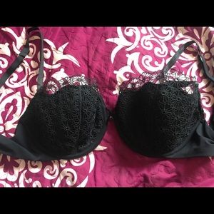 Like New Victoria’s Secret Very Sexy Push Up Bra